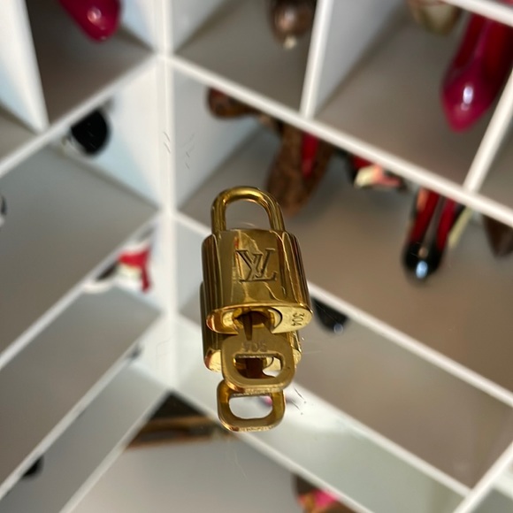 Louis Vuitton Brass Lock & Key #304 Set 1 - Picture 3 of 4